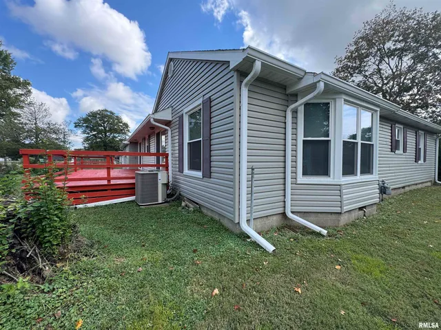 $129,000 | 7 Holly Lane, Flora, IL 62839