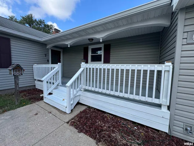 $129,000 | 7 Holly Lane, Flora, IL 62839