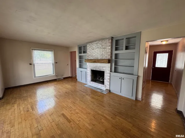 $129,000 | 7 Holly Lane, Flora, IL 62839