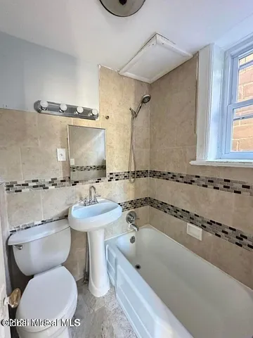 $950 | 51 Elm Street, Unit 4, Albany, NY 12202