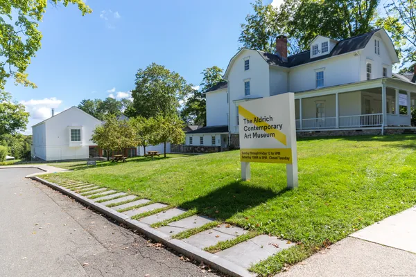 $615,000 | 19 Prospect Ridge, Unit 14, Ridgefield, CT 06877