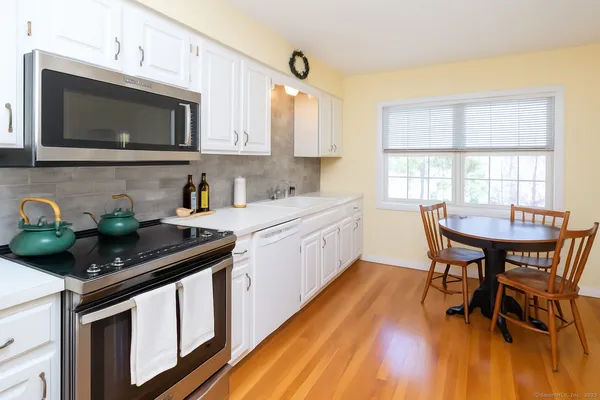 $615,000 | 19 Prospect Ridge, Unit 14, Ridgefield, CT 06877