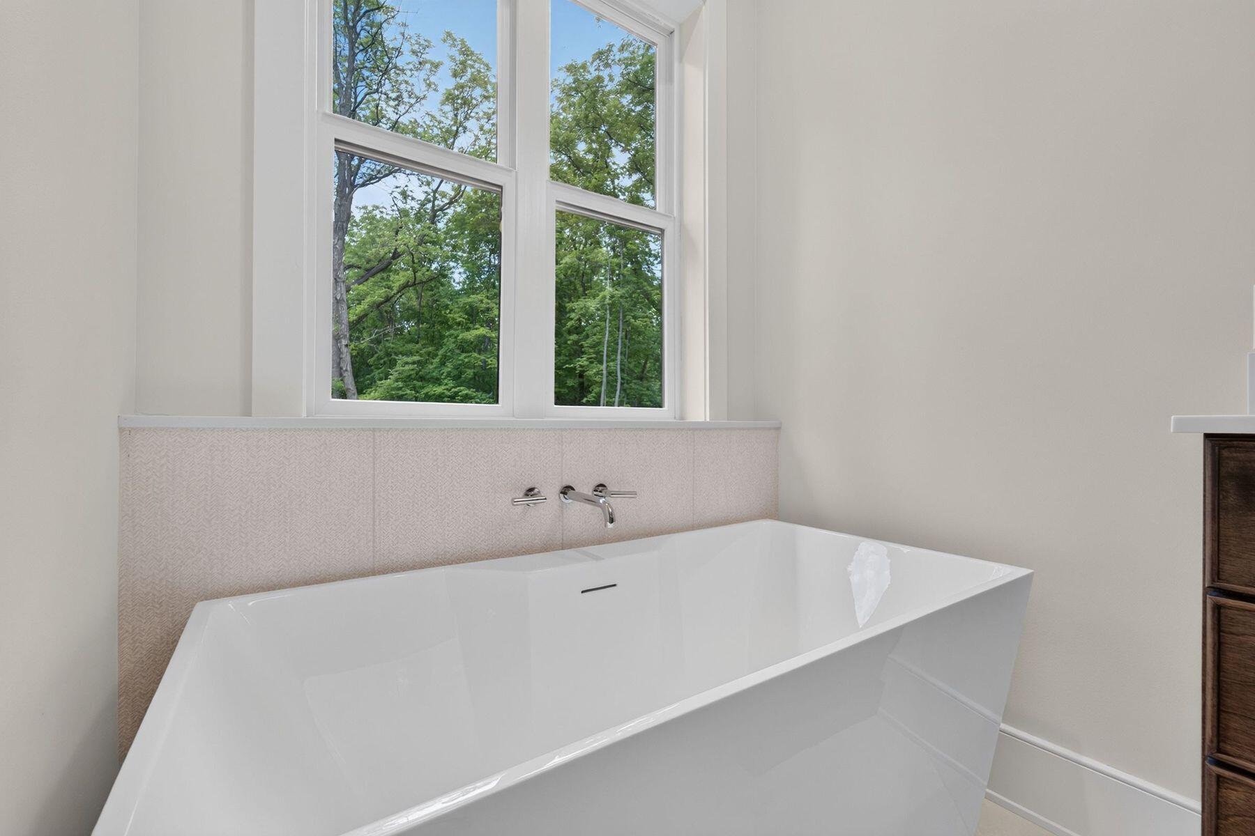 W3650 Snake Road Linn, WI 53147 - Photo 42 of 92 Soaking Tub