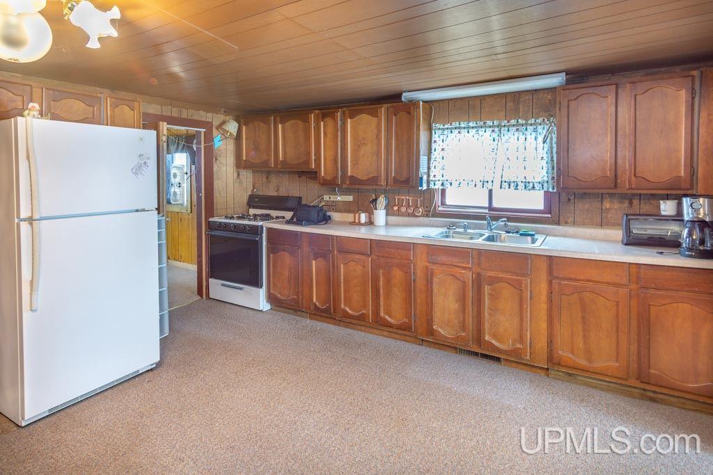5690 Chaney Lake Road Wakefield, MI 49968 - Photo 6 of 15