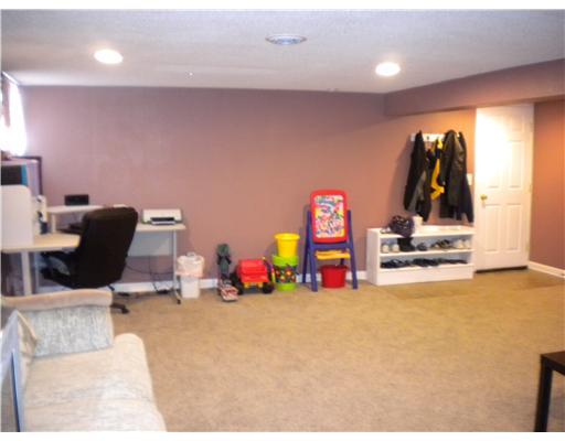 4841 Girard Road Whitehall, PA 15227 - Photo 12 of 15 Family Room.
