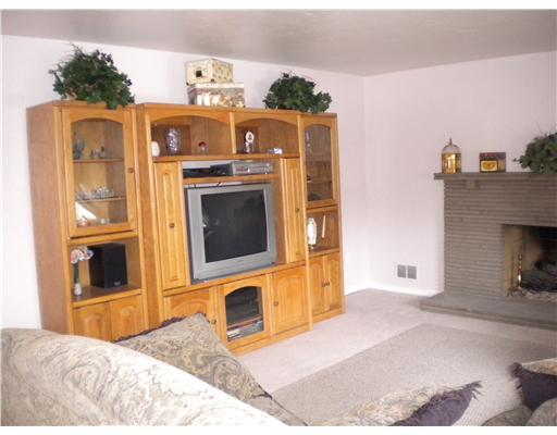 4841 Girard Road Whitehall, PA 15227 - Photo 3 of 15 Living Room.