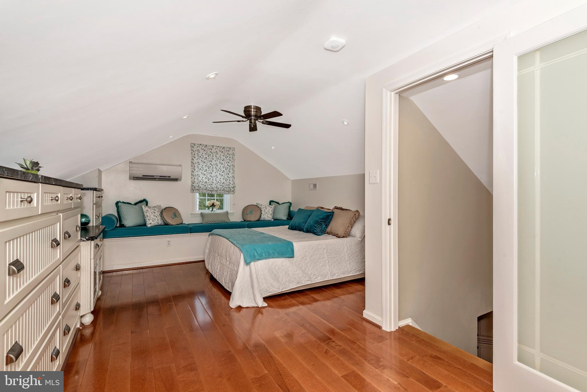 819 Washington Road Westminster, MD 21157 - Photo 17 of 62 MASTER SUITE WITH CUSTOM BUILT INS