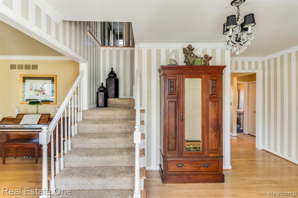 35949 Congress Road Farmington Hills, MI 48335 - Photo 2 of 47