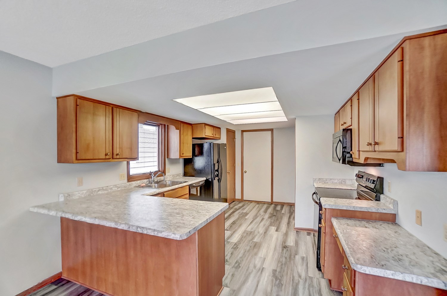 4615 Crystal Ridge Cove Fort Wayne, IN 46835 - Photo 11 of 35 Gallery Image 11