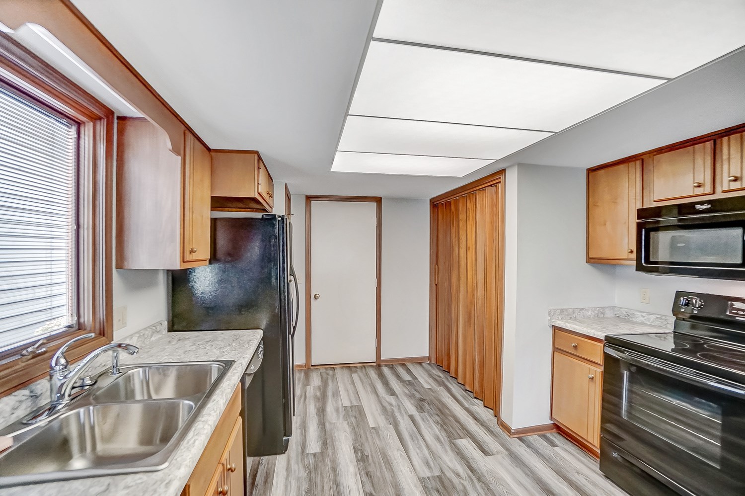 4615 Crystal Ridge Cove Fort Wayne, IN 46835 - Photo 12 of 35 Gallery Image 12