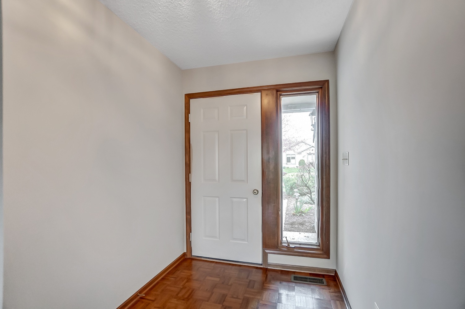 4615 Crystal Ridge Cove Fort Wayne, IN 46835 - Photo 4 of 35 Gallery Image 4