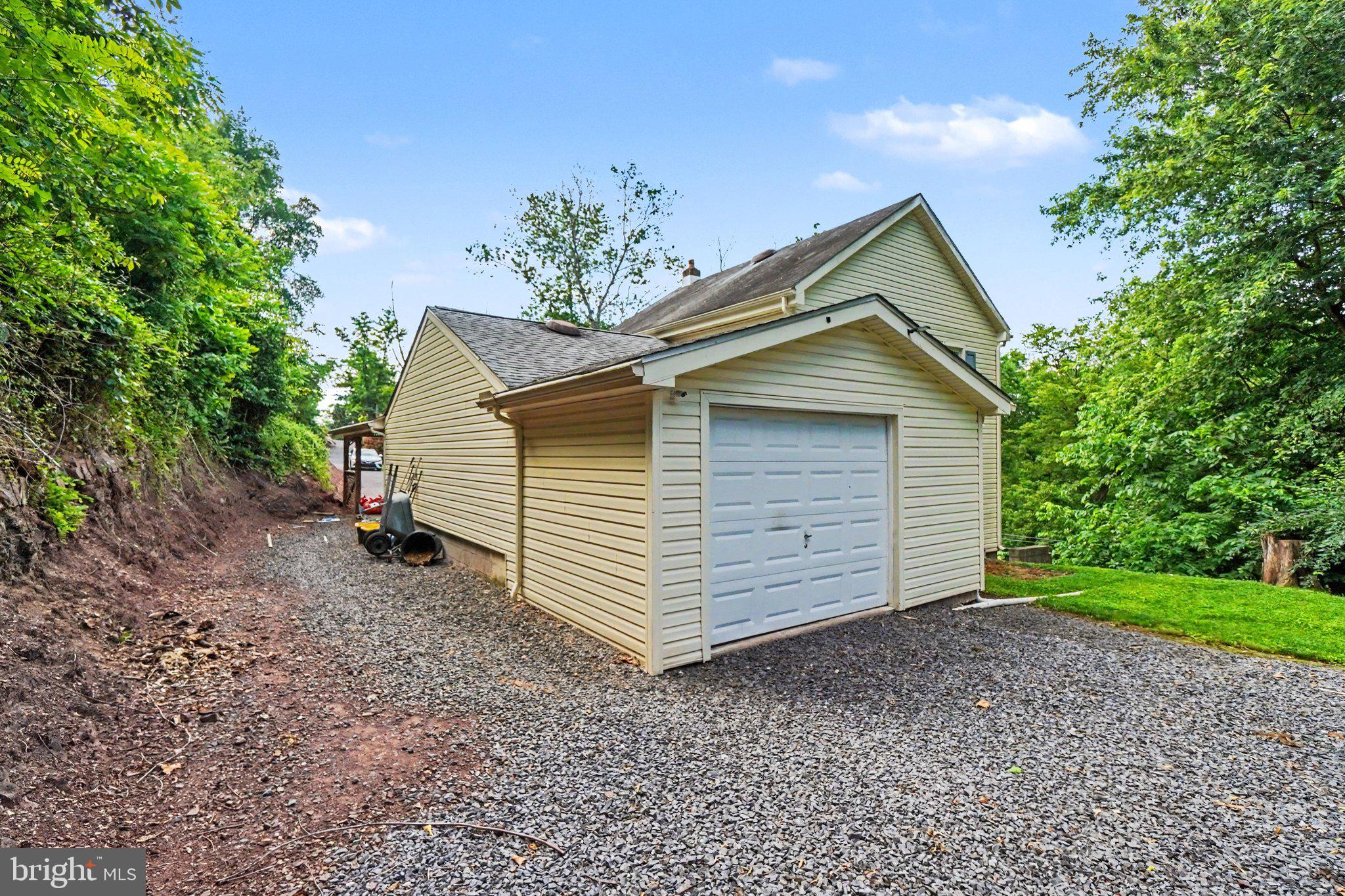 103 Turkey Bird Road Newport, PA 17074 - Photo 5 of 33