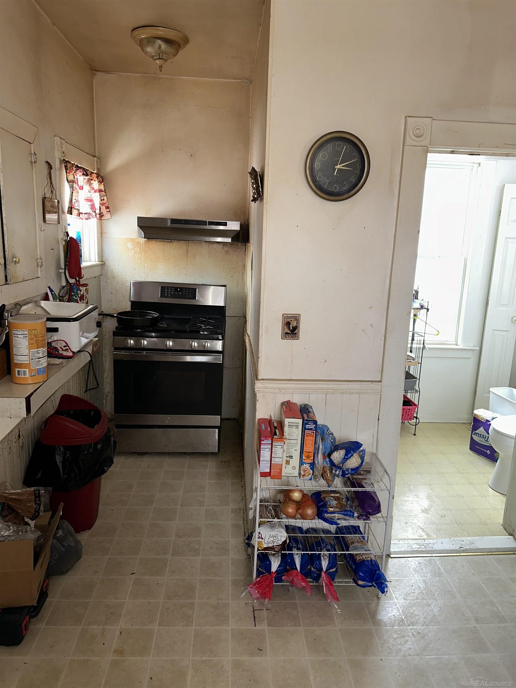 1104 Marsac Street Bay City, MI 48708 - Photo 9 of 23 50131731-72bfbe1a-d2d3-42df-9a97-998c5bb715b5.JPG