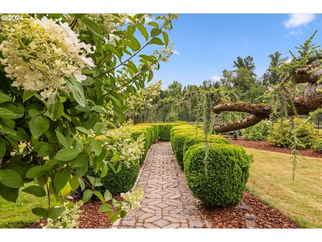 $1,870,000 | 19710 Southeast Semple Road, Damascus, OR 97089