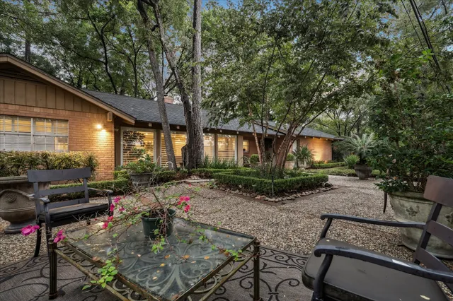 a view of a chairs and table in backyard