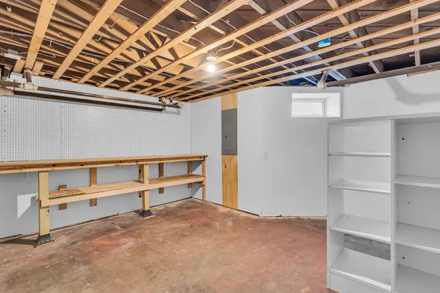 $349,900 | 1512 West Washington Avenue, Jackson, MI 49203