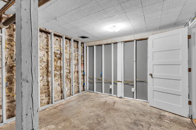 $349,900 | 1512 West Washington Avenue, Jackson, MI 49203