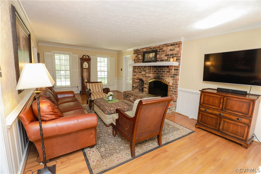 13619 Winterberry Ridge Midlothian, VA 23112 - Photo 8 of 48 a living room with furniture and a flat screen tv