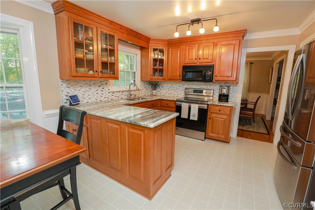 13619 Winterberry Ridge Midlothian, VA 23112 - Photo 10 of 48 a kitchen with stainless steel appliances granite countertop a stove top oven a sink dishwasher a dining table and chairs with wooden floor