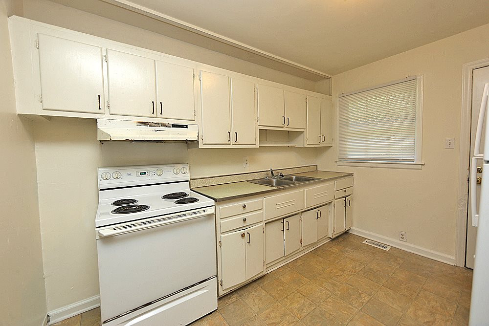 1109 North King Charles Road Raleigh, NC 27610 - Photo 5 of 13 Photo 5