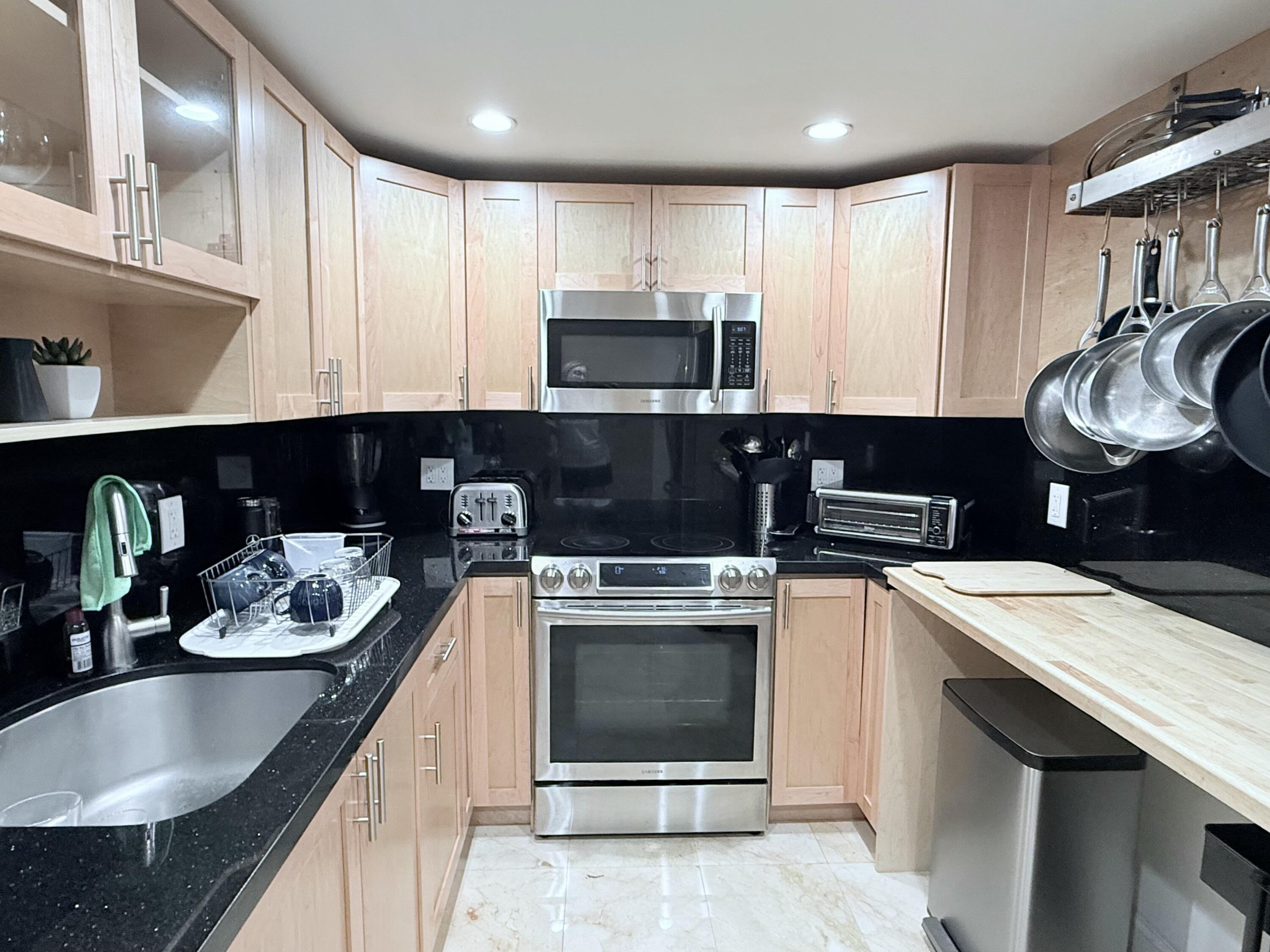 2851 South Ocean Boulevard, Unit 1A Boca Raton, FL 33432 - Photo 10 of 52 Kitchen