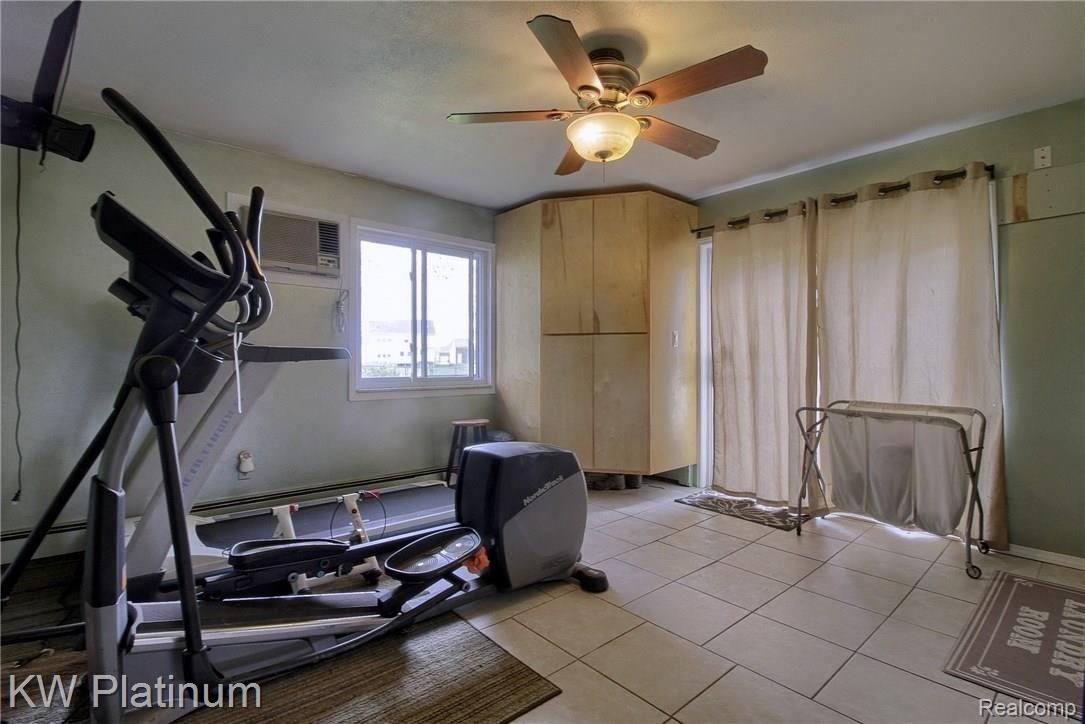 53565 County Line Road New Baltimore, MI 48047 - Photo 18 of 35 Mudroom.jpg