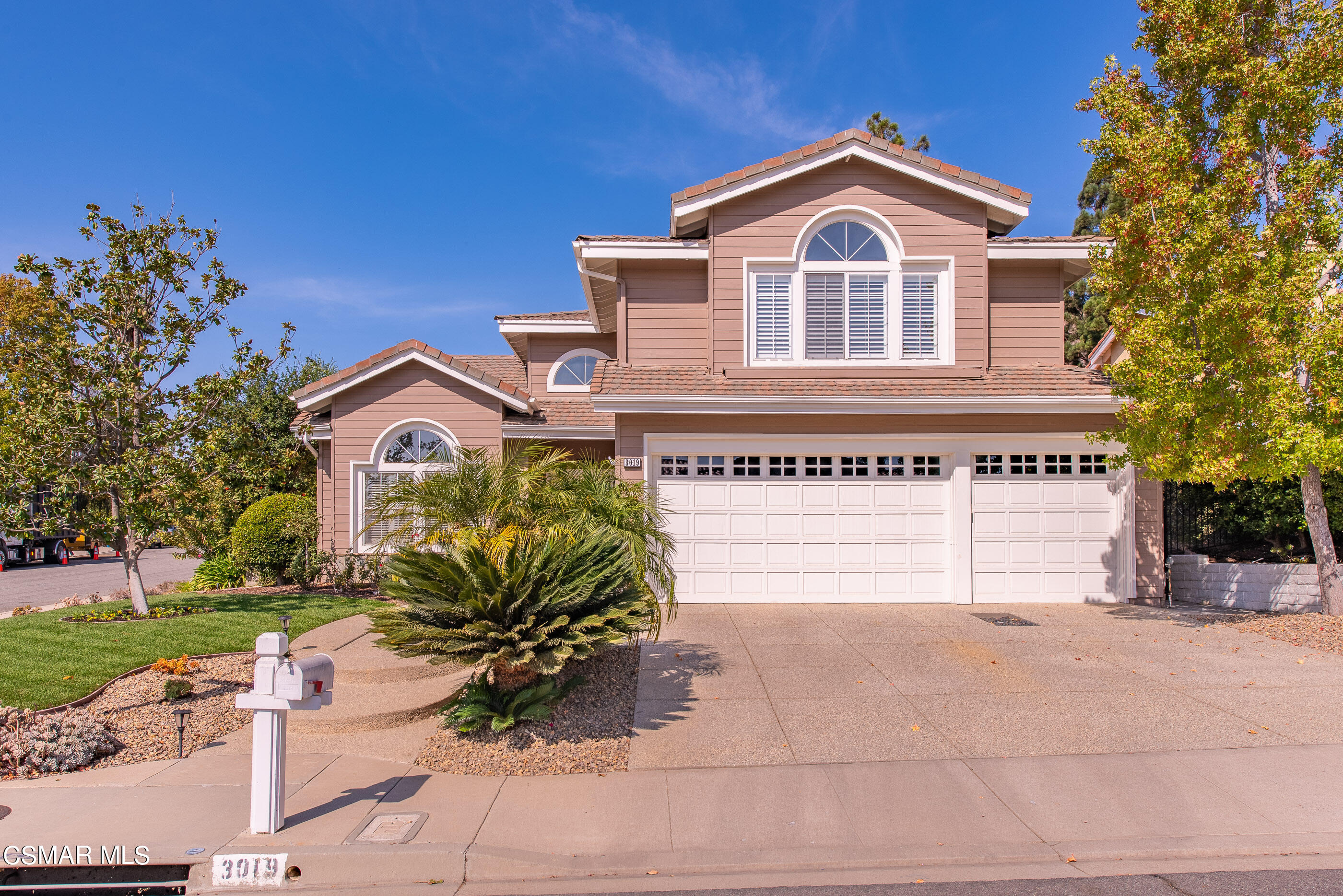 3019 Shadow Hill Circle Thousand Oaks, CA 91360 - Photo 29 of 30 a front view of a house with a garden