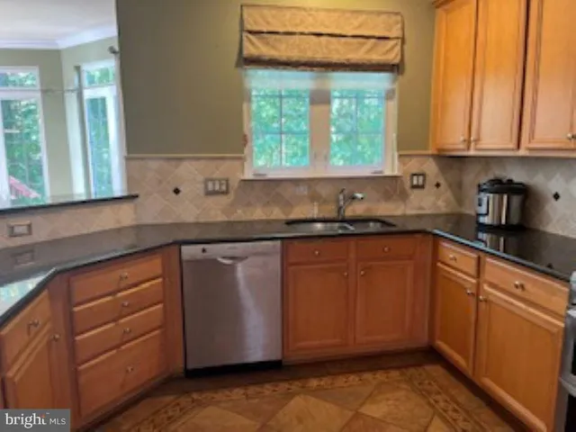 $3,300 | 7522 Lindberg Drive, Alexandria, VA 22306