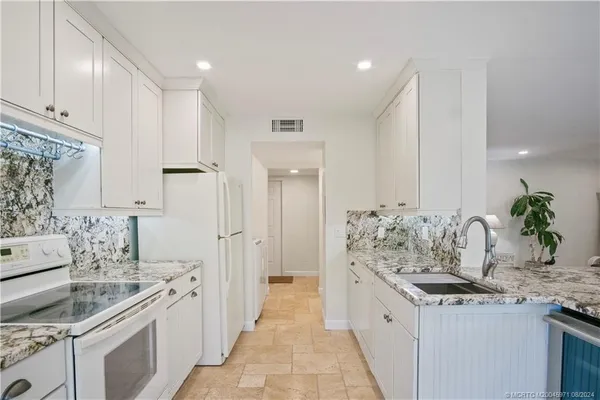 $500,000 | 1555 Northeast Ocean Boulevard, Unit 103, Jensen Beach, FL 34957