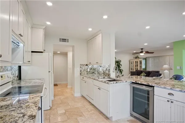 $500,000 | 1555 Northeast Ocean Boulevard, Unit 103, Jensen Beach, FL 34957