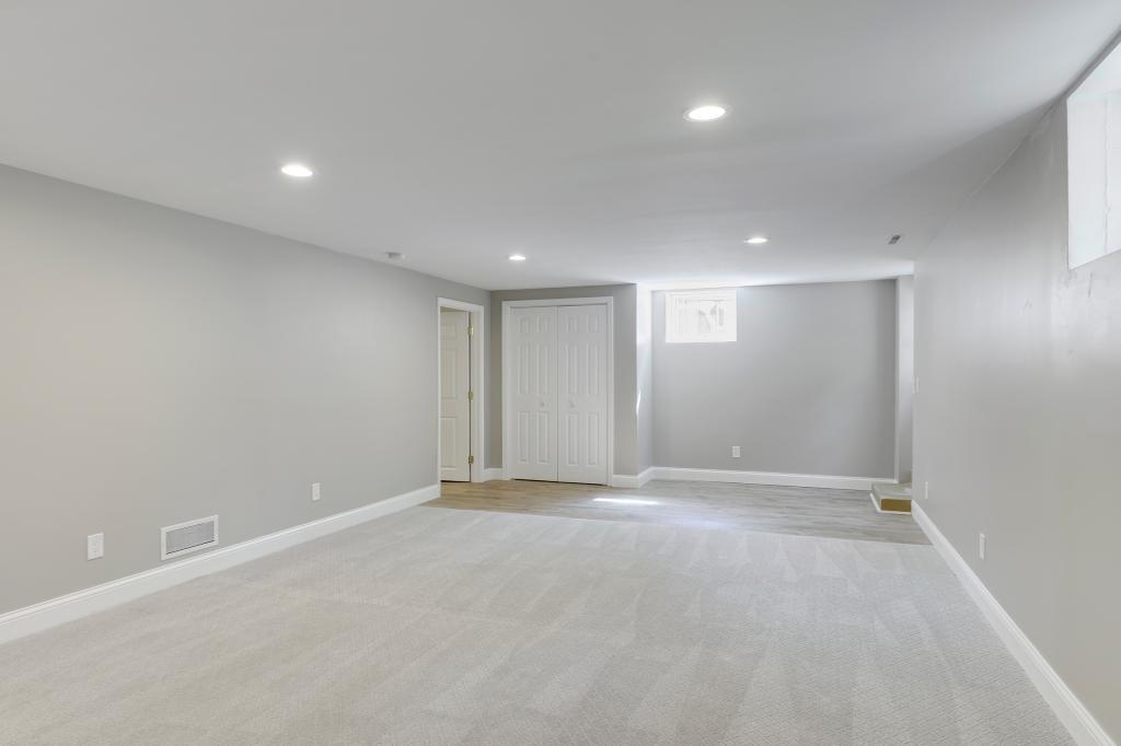 10648 Rich Road Bloomington, MN 55437 - Photo 23 of 36