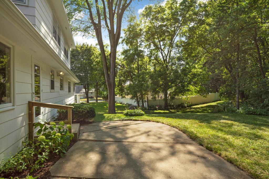 10648 Rich Road Bloomington, MN 55437 - Photo 32 of 36