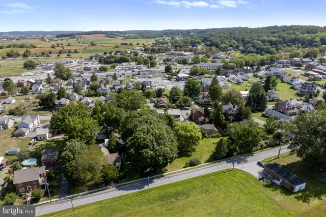 $424,800 | 781 Newport Avenue, Gap, PA 17527