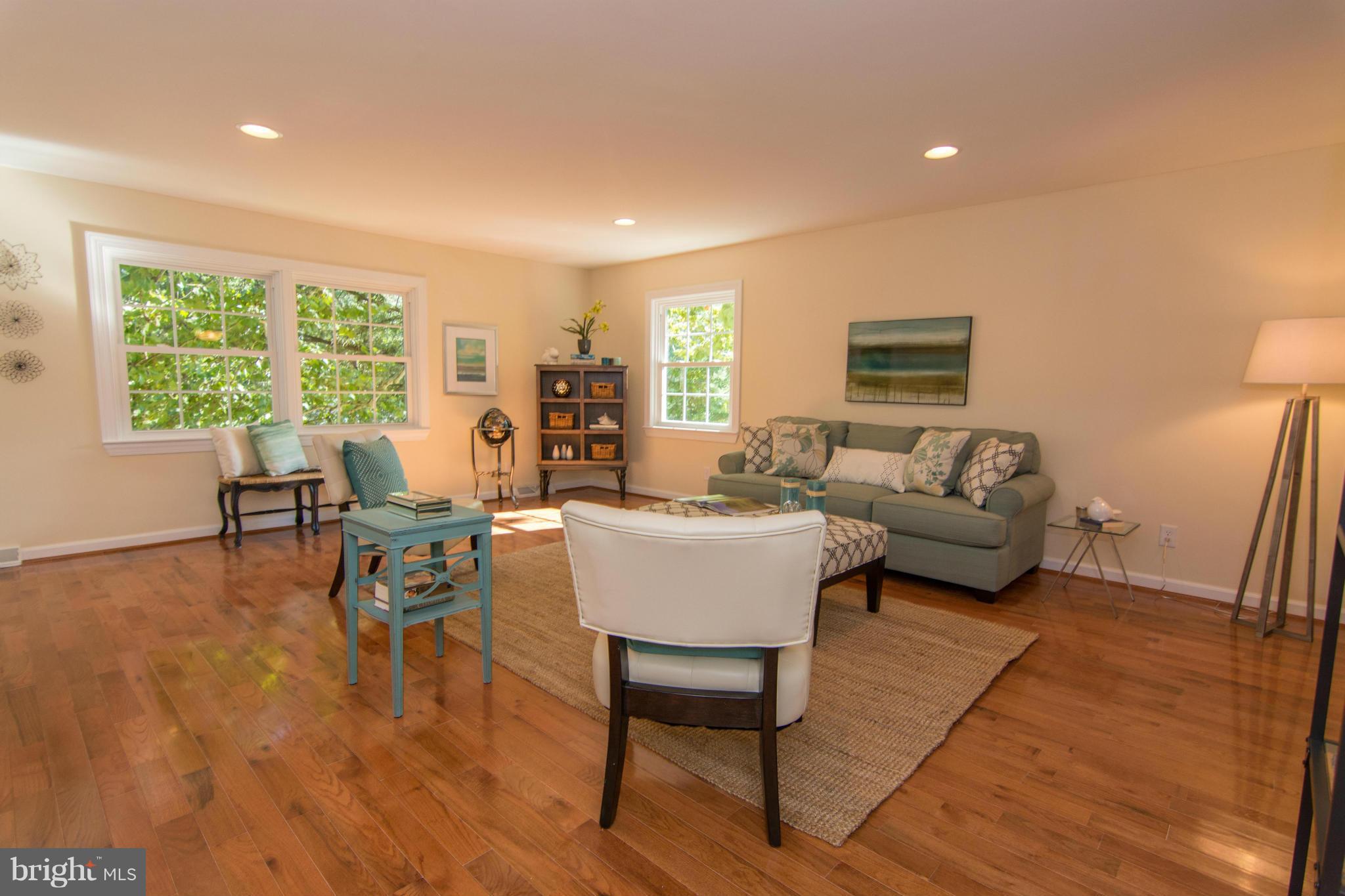 44 Chautaugua Road Arnold, MD 21012 - Photo 2 of 26 Living Room