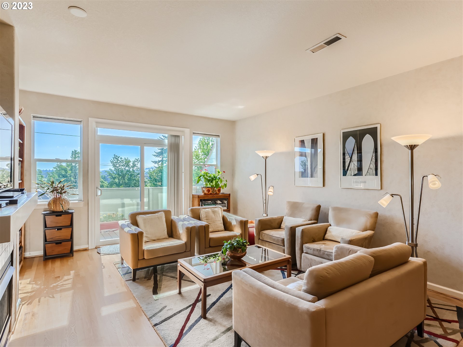 5226 Southwest View Point Terrace, Unit 7 Portland, OR 97239 - Photo 6 of 31 Living Room