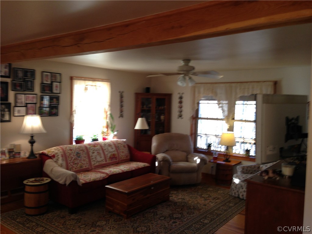 2309 Mt Pleasant Road Pamplin, VA 23958 - Photo 4 of 16 a living room with furniture and a flat screen tv