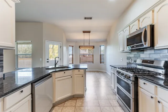 $1,925 | 107 Cassandra Drive, Hutto, TX 78634