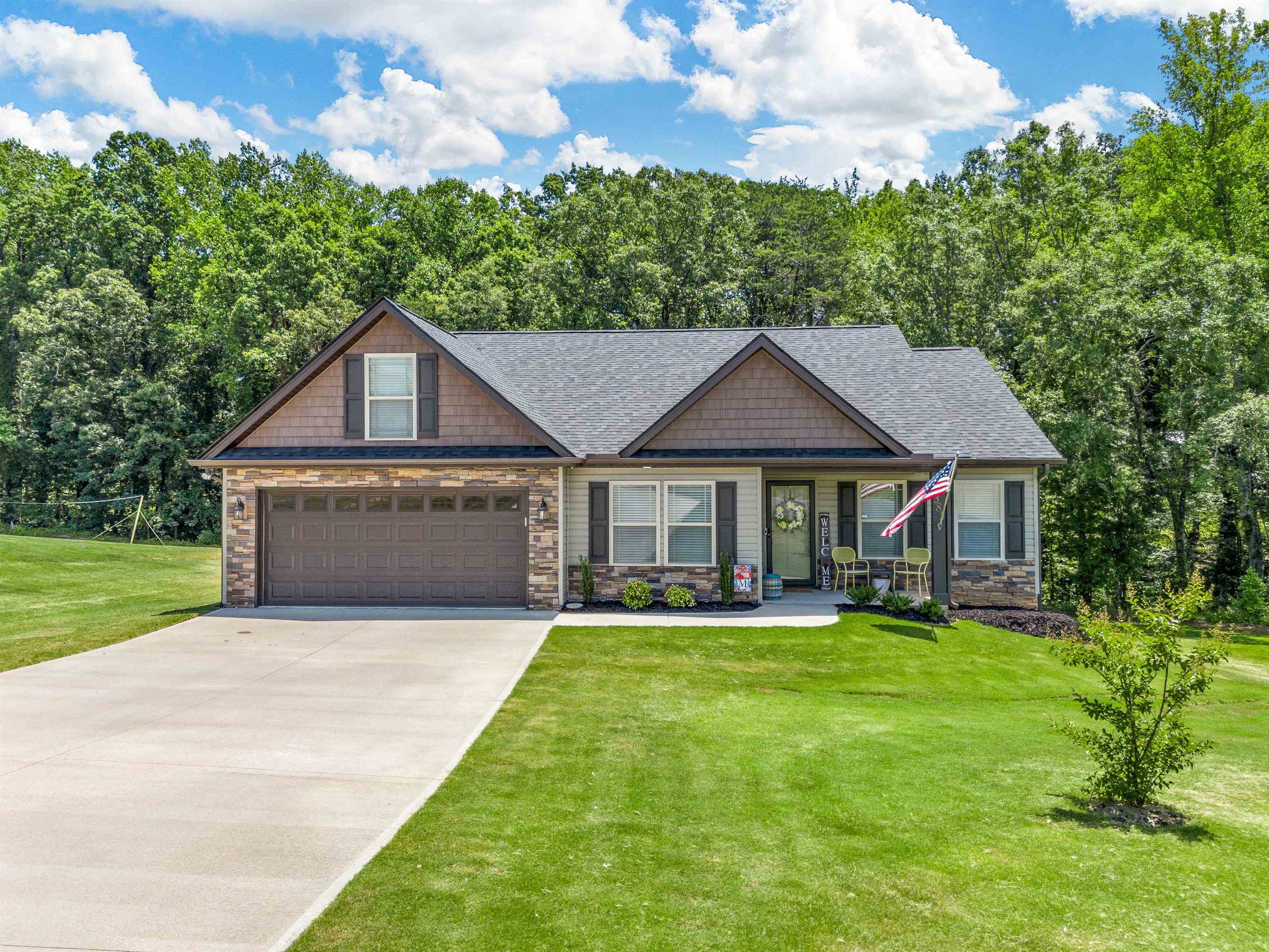 385 Danleigh Way Inman, SC 29349 - Photo 3 of 39