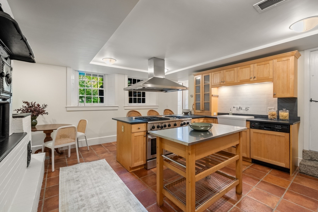 33 Chestnut Street Salem, MA 01970 - Photo 16 of 40