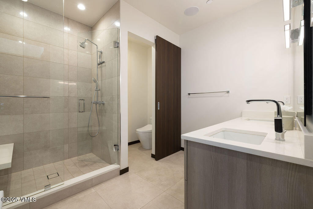 38359 Highway 6, Unit 11C Avon, CO 81620 - Photo 12 of 30 2504_basecamp_11C_interior_bath02