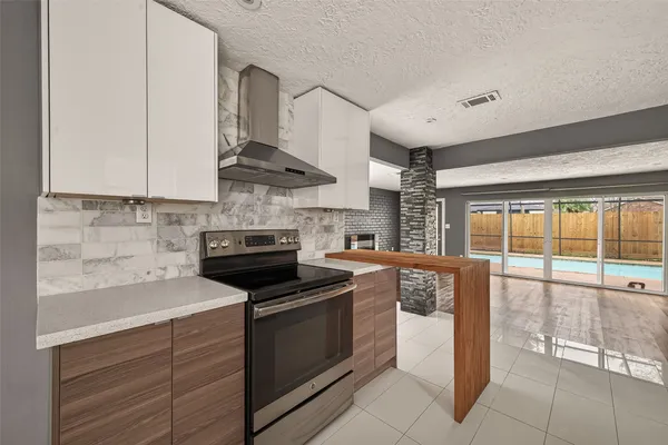 $2,700 | 2130 Round Lake Drive, Houston, TX 77077