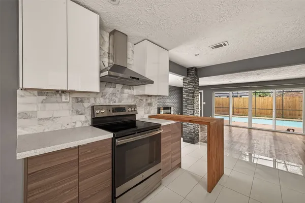 $2,800 | 2130 Round Lake Drive, Houston, TX 77077