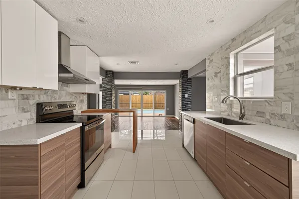 $2,700 | 2130 Round Lake Drive, Houston, TX 77077