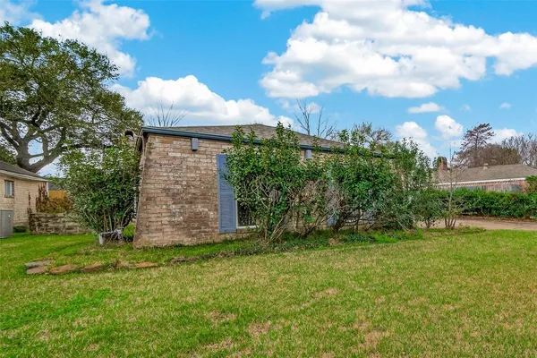 $2,800 | 2130 Round Lake Drive, Houston, TX 77077
