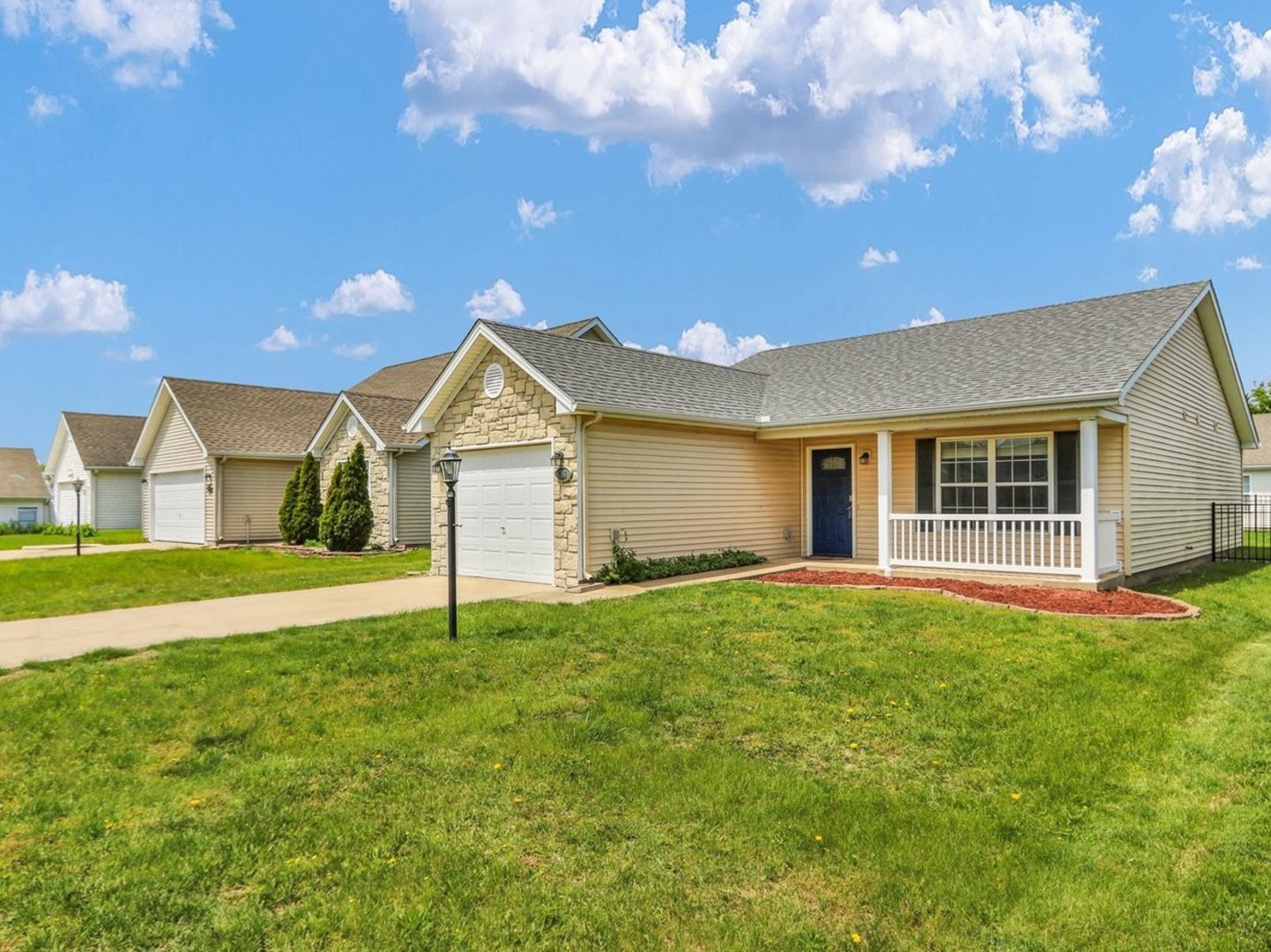 706 Corey Lane Champaign, IL 61822 - Photo 2 of 27
