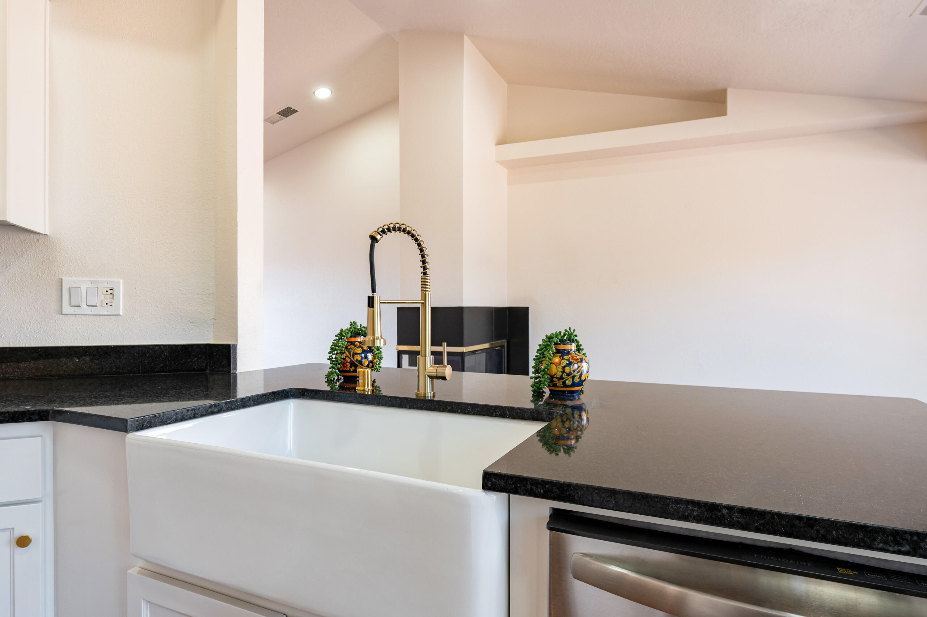 9501 Sunspot Road Southwest Albuquerque, NM 87121 - Photo 15 of 31 Gallery Image 15