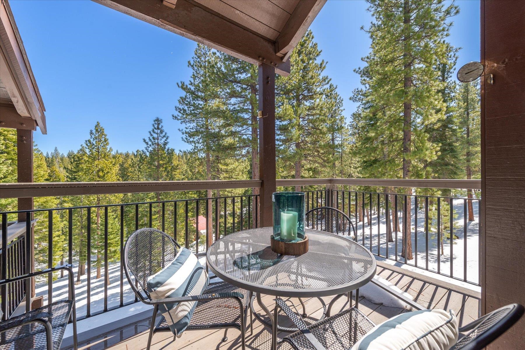 6142 Feather Ridge Truckee, CA 96161 - Photo 7 of 20