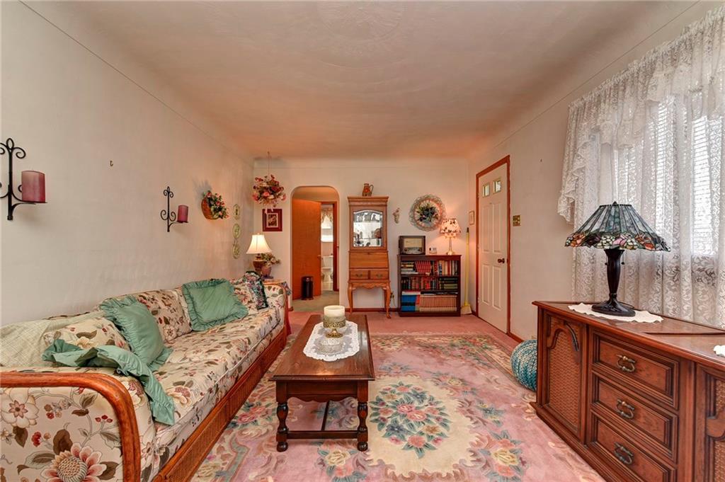 613 Colonial Manor Road North Huntingdon, PA 15642 - Photo 3 of 22 Gallery Image 3