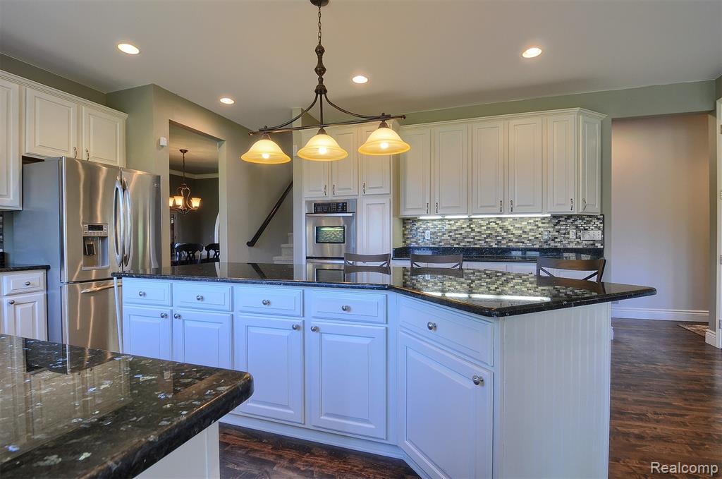 4049 Oak Tree Circle Rochester, MI 48306 - Photo 11 of 38