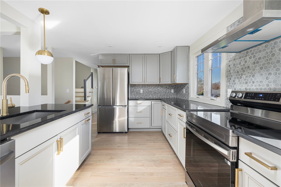 80 Crestwood Road Cranston, RI 02920 - Photo 3 of 44